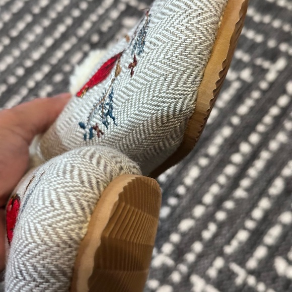 Lands' End Gray Slippers Holiday Sherpa Lined Red Cardinal Bird Christmas - Picture 7 of 10